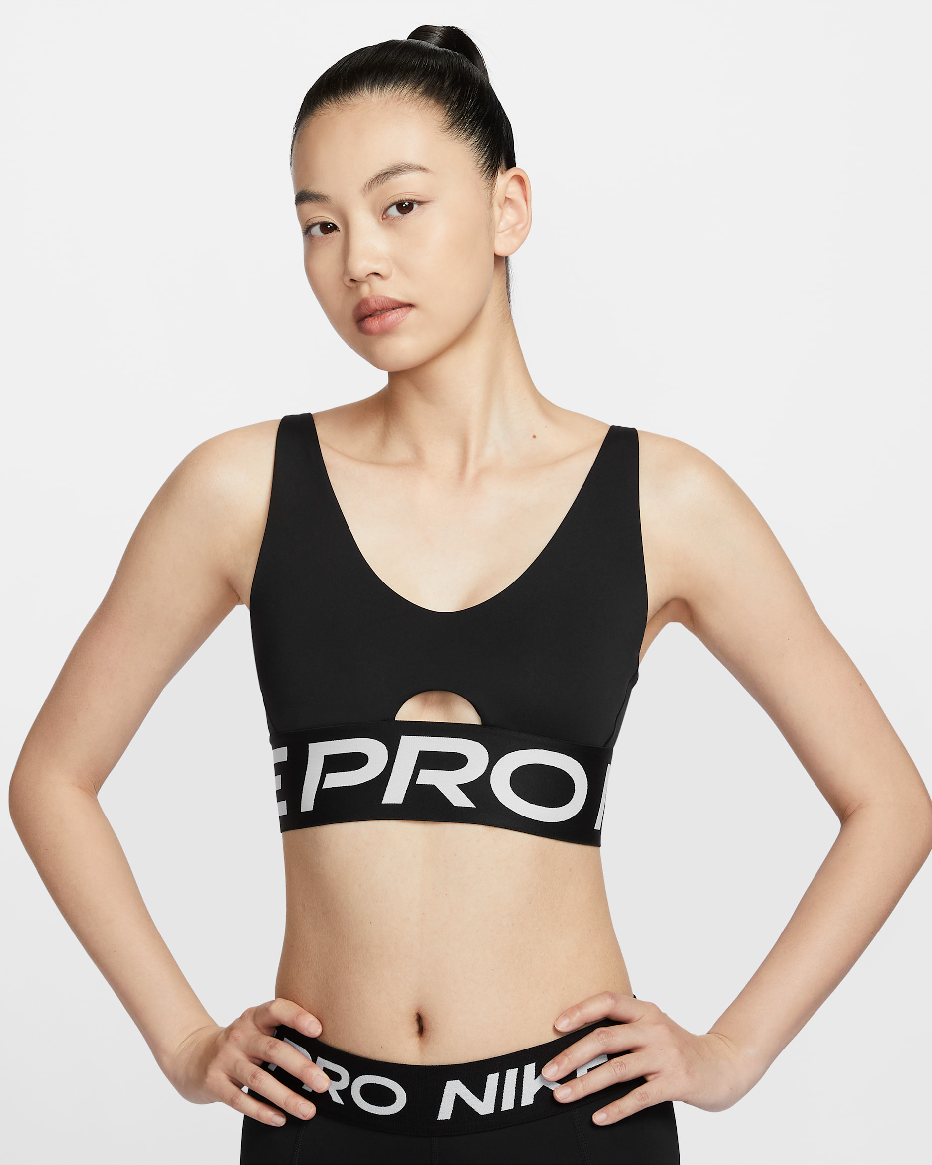 Nike PRO スポーツブラとショートパンツセット Nike PRO スポーツブラとショートパンツセット